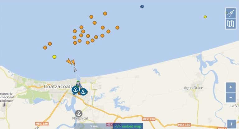 Barcos con millones de barriles de gasolina buscan entrar a Coatza, no hay espacio