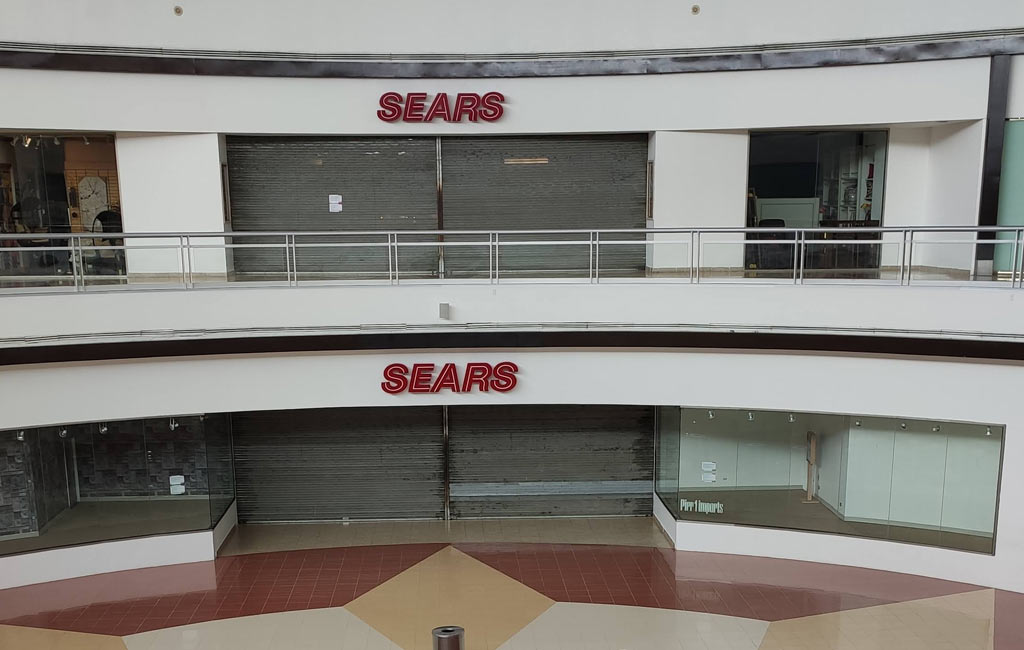 Sears continúa cerrado. 