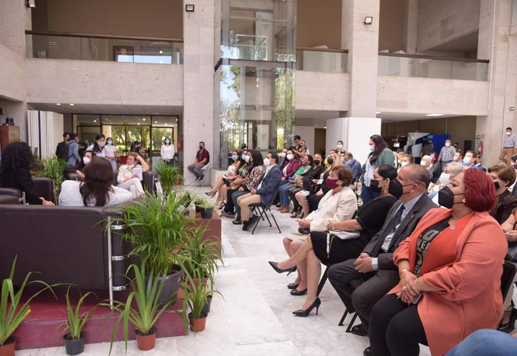 Presentan obra sobre la historia de la paridad en el Congreso de Veracruz