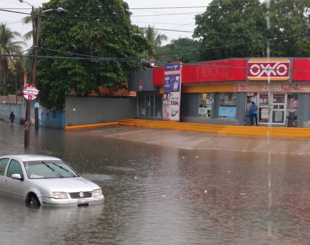 Coatzacoalcos se inunda en una hora