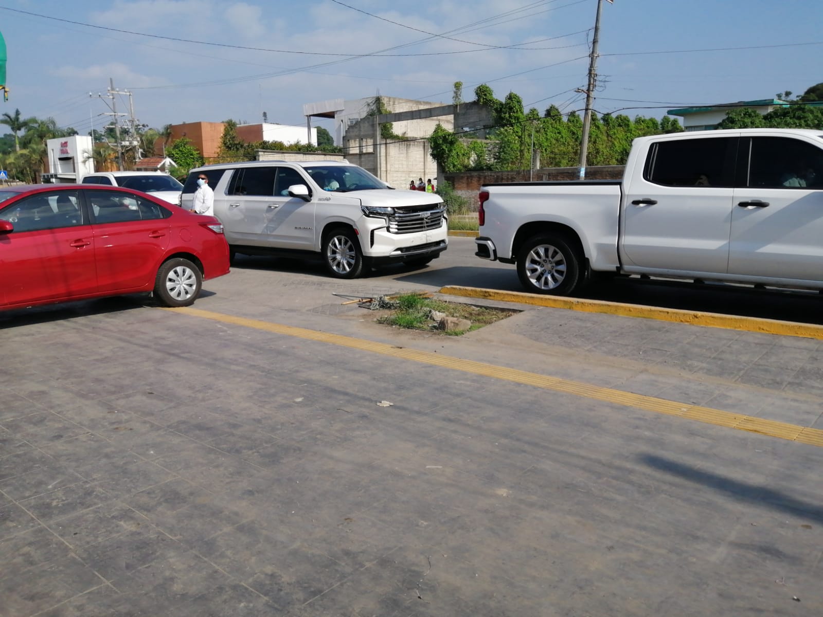 Choca Suburban en la que viajaba Cuitláhuac García