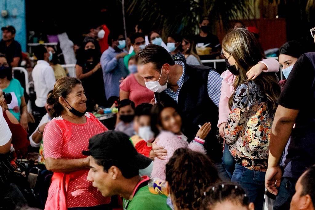 Alcalde Juan Manuel Unánue celebra a miles de los niños en el Día de Reyes