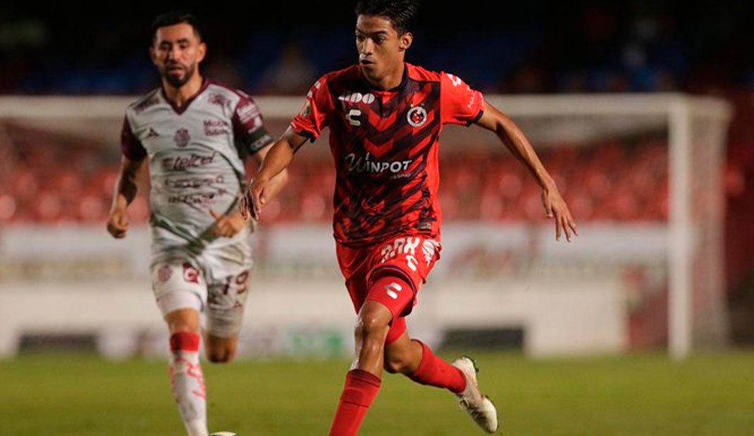 Futbolista Raymundo Fulgencio agrede a joven afuera de un bar en Veracruz