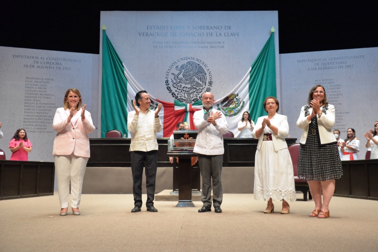 Reconoce Congreso a Manuel Guevara con el premio al mérito ambiental