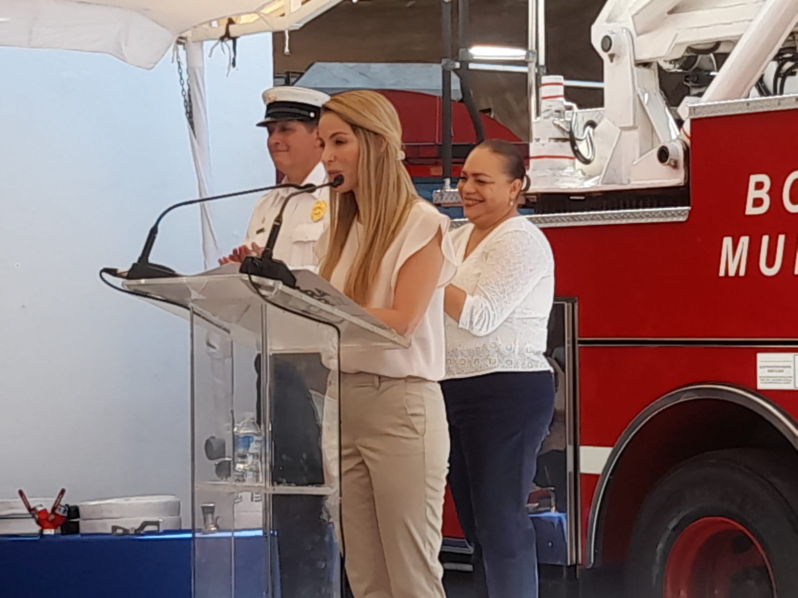 Rinden homenaje a bomberos de Veracruz 