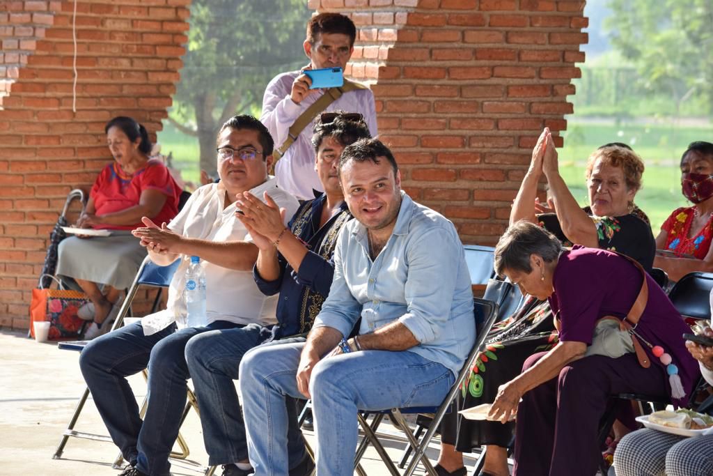  Gobierno de Ponciano Vázquez festejó a los abuelitos en su día