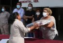 Esmeralda Mora cumple a personal del Ayuntamiento de Nanchital