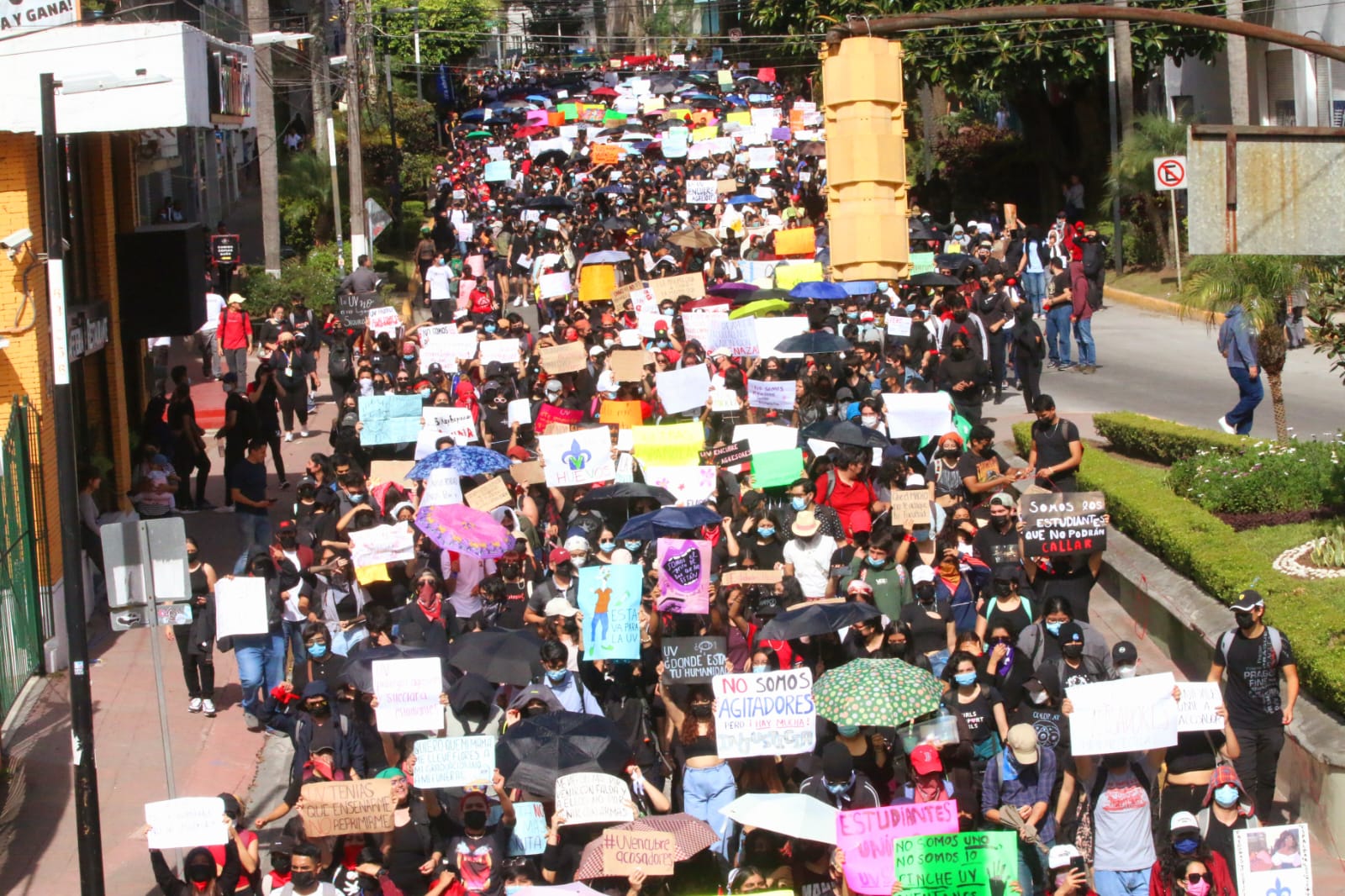 Estudiantes de la UV realizan protesta en Xalapa 