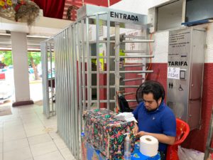 Tira ayuntamiento medio millón de pesos al excusado