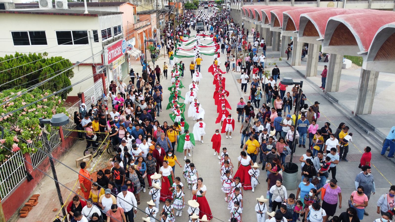 En Cosoleacaque con desfile conmemoran el 112 aniversario de la Revolución Mexicana.