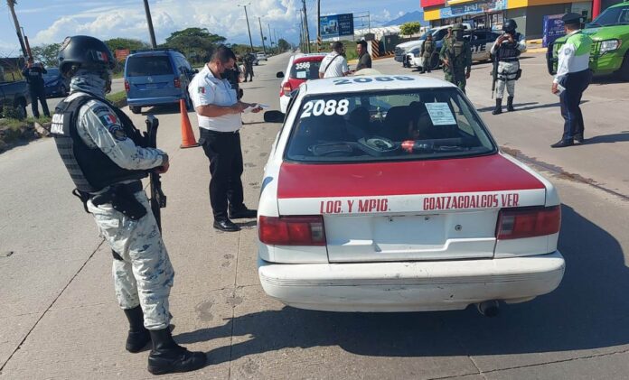 Transporte Público va contra servicio de taxi colectivo en Coatzacoalcos