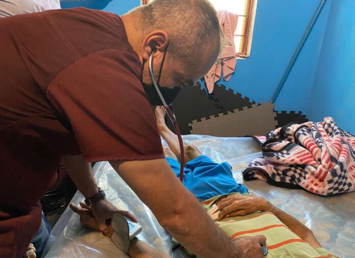Programa Médico en Casa en Cosoleacaque continúa asistiendo a pacientes