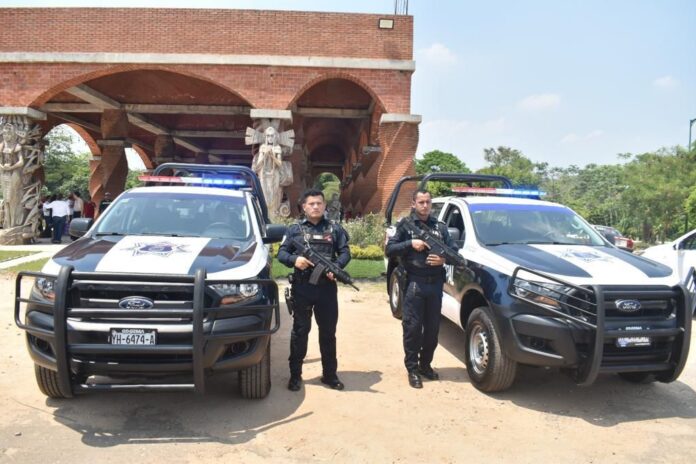Entrega gobierno de Cosoleacaque nuevas patrullas a la Policía Municipal