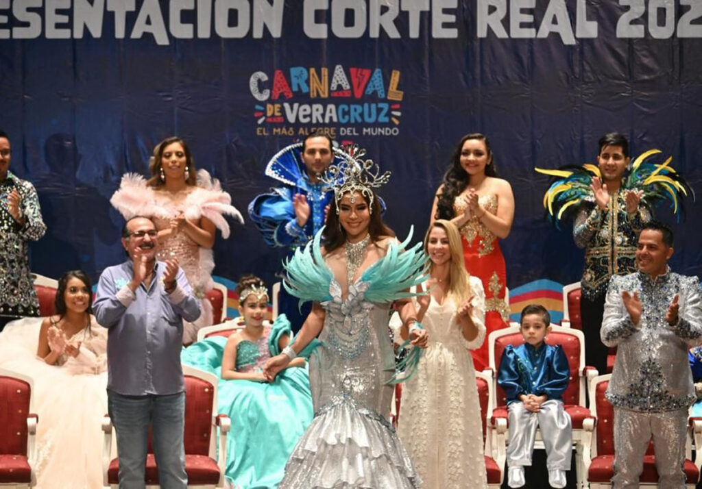 Presentan Corte Real electa del Carnaval de Veracruz