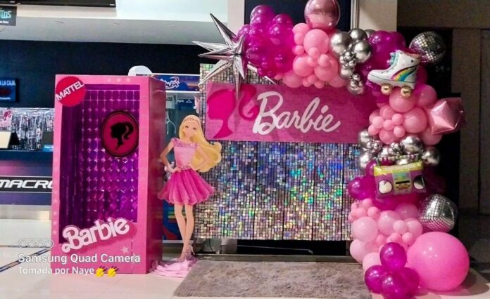 Barbie pone rosa a Coatza