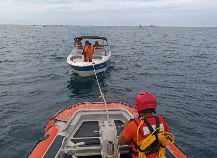 Yate quedó a la deriva en la Isla Salmedina; acude Marina al rescate