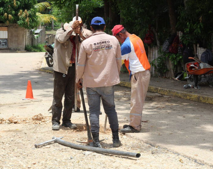 Continúan trabajos de bacheo en el Fraccionamiento Los Prados y Francisco I. Madero