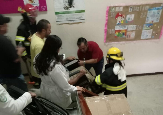 Falla elevador del IMSS en Veracruz; 4 personas quedaron atrapadas