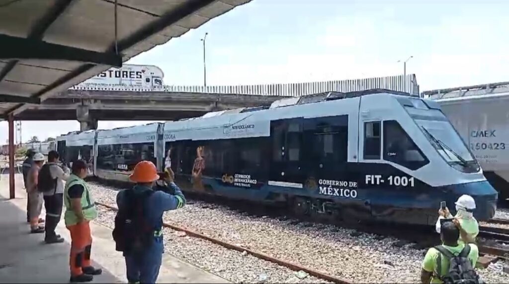 Así se ve el tren de pasajeros que saldrá de Coatza a Salina Cruz