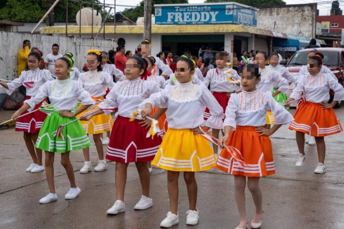 Realizan desfile de la Revolución Mexicana, en la colonia Gustavo Díaz Ordaz