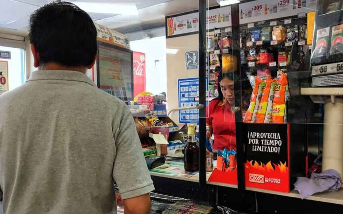 Ya puedes hacer retiros de Oxxo las 24 horas