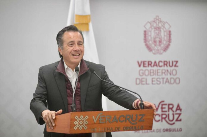 Abucheos a Cuitláhuac: Son tiempos electorales, dice el gobernador