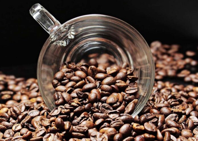Cafeína y sueño: ¿Cuánto tiempo te mantiene despierto la cafeína?