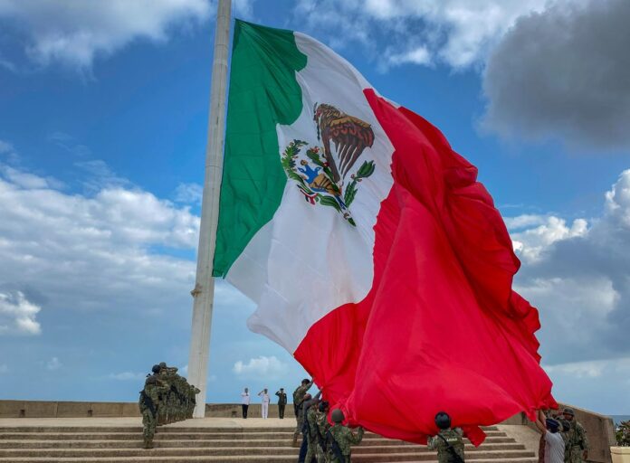 Conmemora Coatzacoalcos el 84 aniversario del Día de la Bandera de México