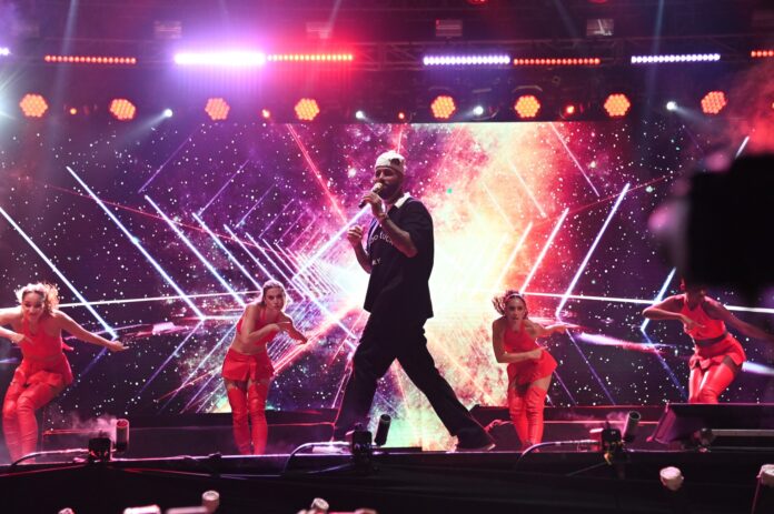 Cierra Nicky Jam con lleno total la Feria Coatza 2024