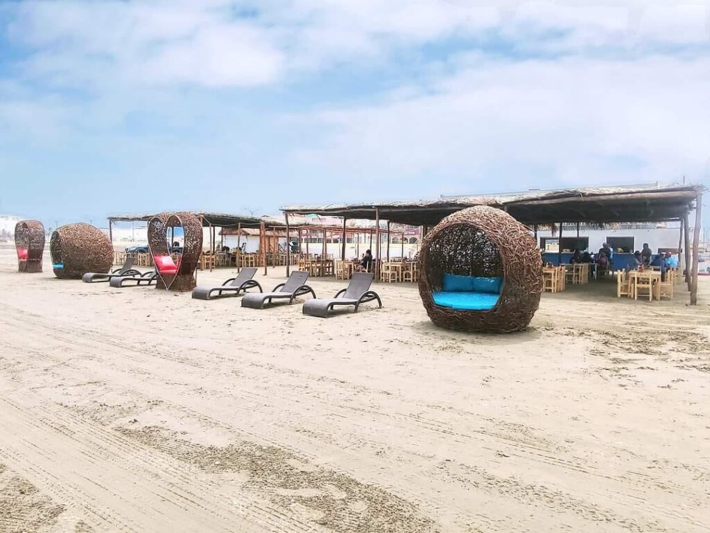 Con permiso y pagando impuestos, El Muellecito playa, se queda en Coatza