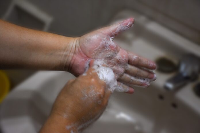 Aplicar un correcto lavado de manos previene el 80% de enfermedades