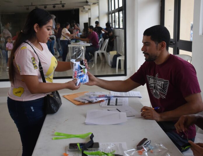 Exitosa Entrega de Kits para el Mini Acuatlón Escolar 2024