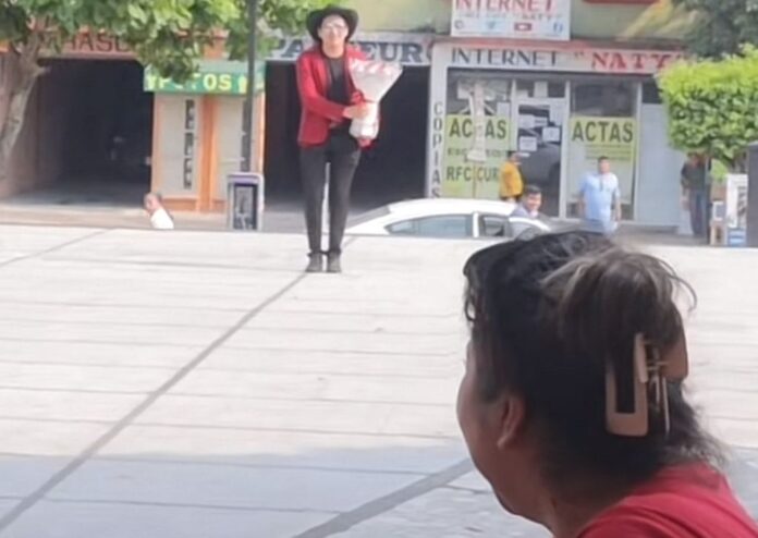 Llegan a Coatza Flores El Patrón