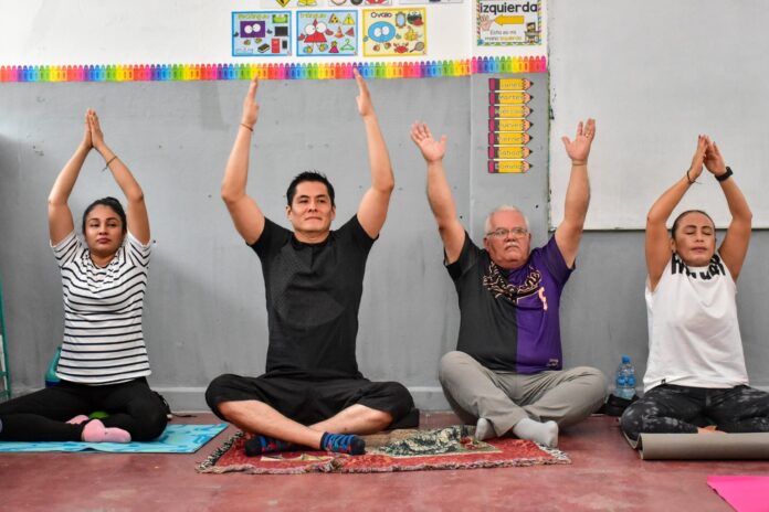 Brindan taller de ‘Relajación para docentes’ en la primaria Benito Juárez García