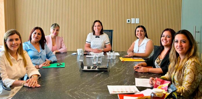 Rocío Nahle presenta a equipo del DIF y Sedecop