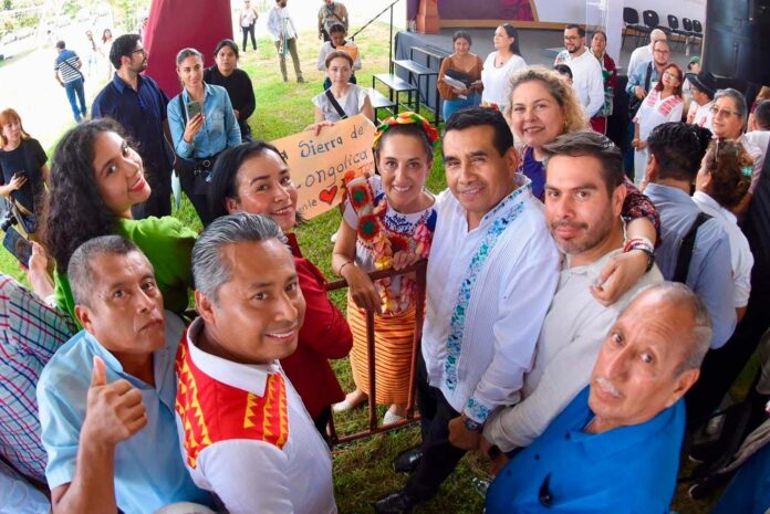 Histórico recurso a comunidades indígenas en el estado de Veracruz • Diputadas y diputados locales veracruzanos acompañan a la gobernadora Rocío Nahle a la Asamblea del FAISPIAM encabezada por la presidenta Claudia Sheinbaum. Zaragoza, Ver, 06 de julio de 2025.- Legisladoras y legisladores locales veracruzanos acompañaron a la gobernadora de Veracruz, Rocío Nahle García, a la Asamblea del Fondo de Aportaciones para la Infraestructura Social de Pueblos Indígenas y Afromexicanos (FAISPIAM) en el municipio de Zaragoza, Veracruz, encabezada por la presidenta de México, Claudia Sheinbaum Pardo. En este evento, la presidenta entregó mil 418 millones de pesos del FAISPIAM, destinados a impulsar el bienestar y el desarrollo de más de 2 mil 500 comunidades indígenas y afromexicanas asentadas en el estado de Veracruz. Este recurso histórico está garantizado de manera permanente, así lo establece el Artículo 2 de la Constitución Política, asegurando que la justicia social y la dignidad lleguen a quienes por años habían sido relegados. El presidente de la Junta de Coordinación Política (Jucopo) del Congreso de Veracruz, diputado Esteban Bautista Hernández, destacó, “seguimos trabajando para que los recursos se apliquen de manera transparente y eficiente, y que lleguen directamente a las familias que más lo necesitan.