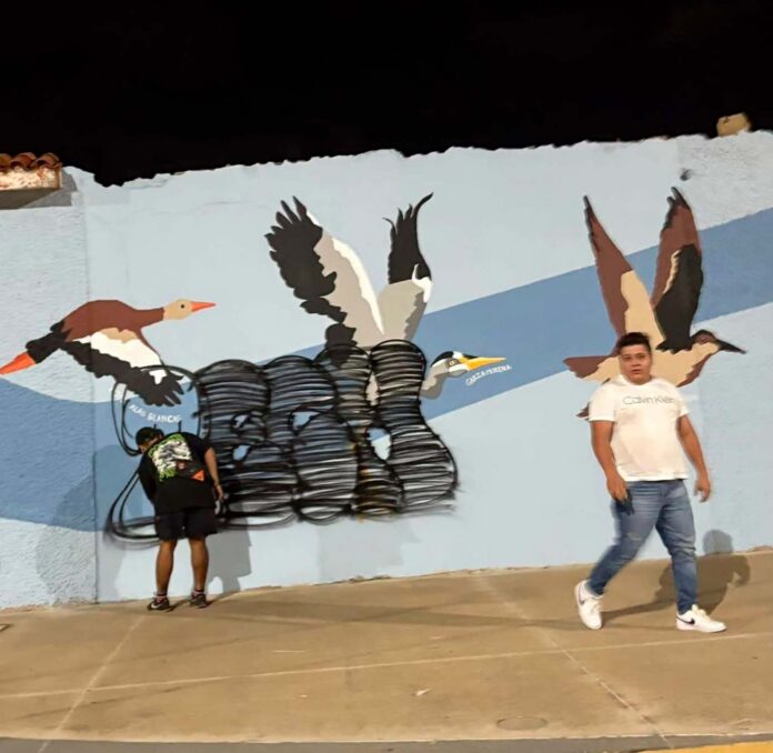 Ofrecen 5 mil pesos y un viaje para dar con persona que vandalizó mural en Coatzacoalcos