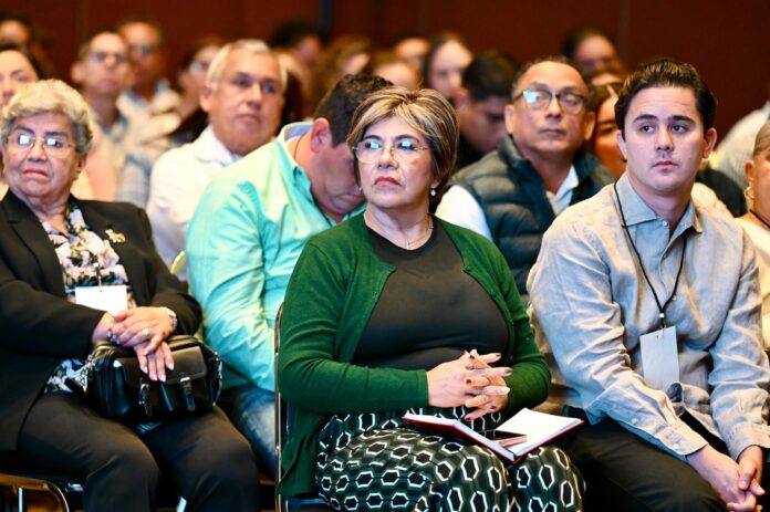 Rosa María Hernández Espejo participa en taller de capacitación rumbo a entrega-recepción del Ayuntamiento de Veracruz