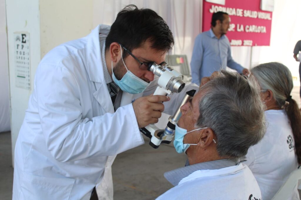 Pedro Miguel Rosaldo anuncia donación de lentes.