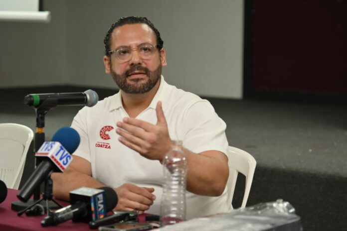 Pedro Miguel Rosaldo anuncia donación de lentes.