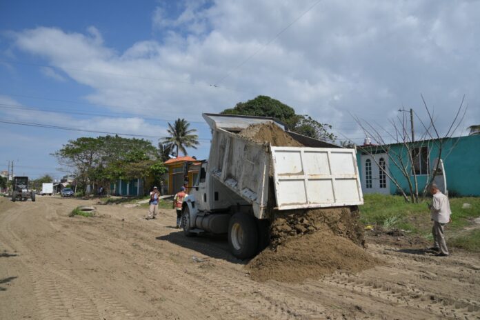 Reciben colonias de Coatza atención inmediata