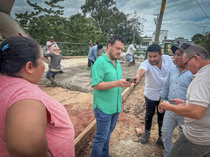 Avanza pavimentación del acceso principal en la colonia Congreso Constituyente Cosoleacaque
