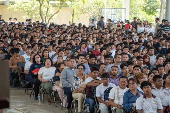 Un éxito la presentación del conferencista internacional Juan Pablo Escobar en Cosoleacaque