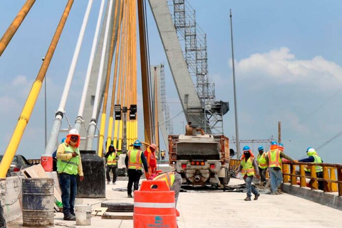 Modernizan puente Antonio Dovalí Jaime; realizan sustitución de tirantes