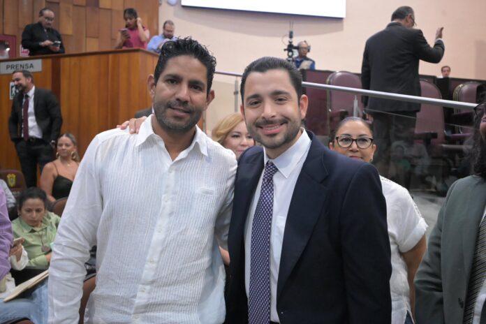Isaac Férez, ajonjolí de todos los moles, con Fidel Herrera Borunda en el Congreso del estado.