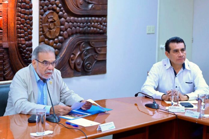 Analizan proyecto de extensión de la UV en las Altas Montañas • Participa el diputado Esteban Bautista Hernández en una reunión informativa con autoridades municipales y de la Casa de Estudios. Xalapa, Ver., 12 de agosto de 2026.- El Presidente de la Junta de Coordinación Política de la LXVII Legislatura, diputado Esteban Bautista Hernández, participó en una reunión informativa con autoridades municipales y de la Universidad Veracruzana (UV), en seguimiento a las gestiones emprendidas para la creación de una extensión de la Casa de Estudios en la región de las Altas Montañas. En presencia del rector de la Universidad, Martín Gerardo Aguilar Sánchez, de los presidentes municipales de Magdalena, Olga Zepahua Tlecuile, de Soledad Atzompa, Romeo Rosales Crisóstomo, y de Huiloapan, Héctor Omar Urbano Dávila, el legislador se congratuló por el interés mostrado en el trabajo realizado por la institución.