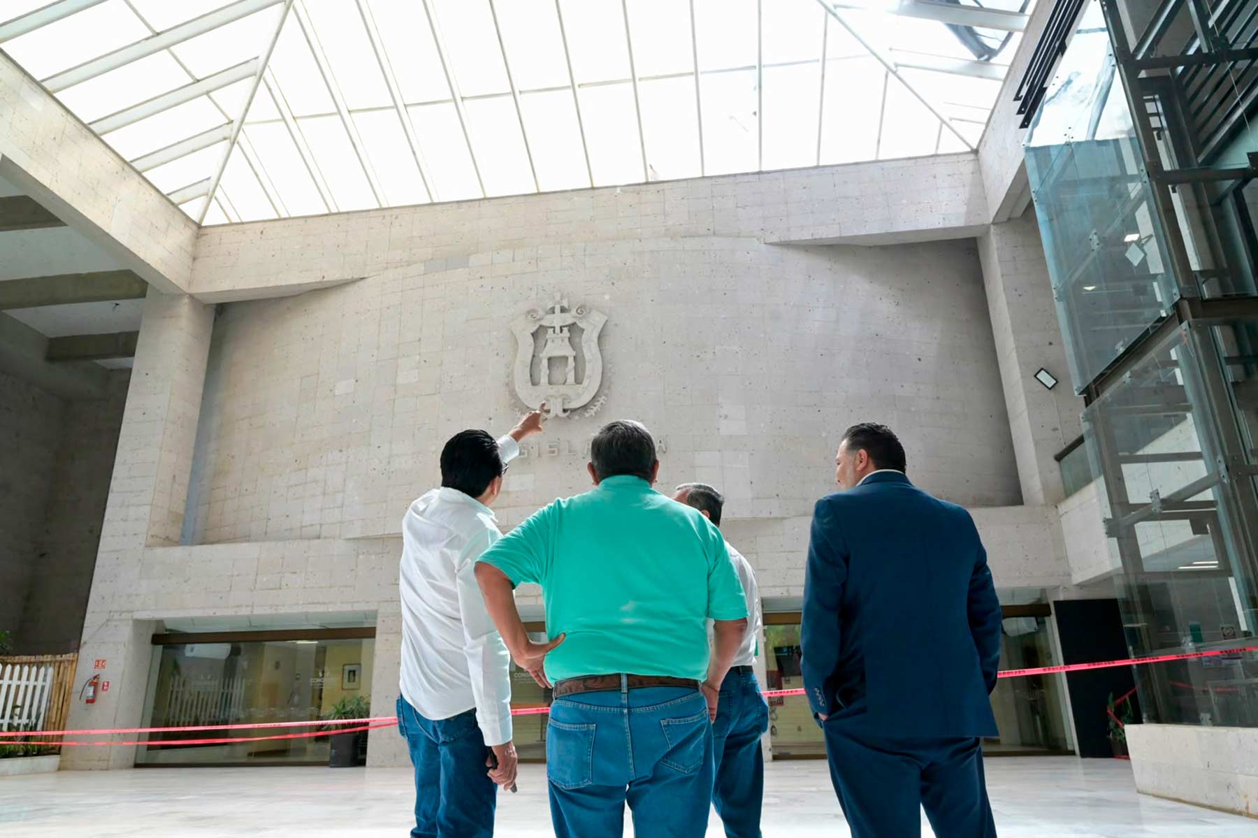 Supervisa presidente de la Jucopo trabajos de mantenimiento al inmueble del Congreso